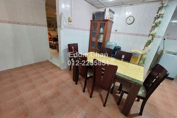 2-Storey Renovated, Freehold, Well-Maintained, Nice Location, Guarded