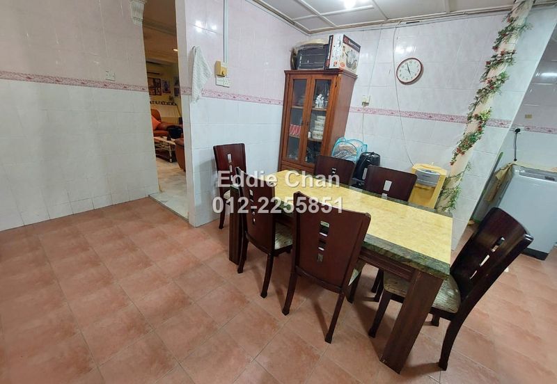 2-Storey Renovated, Freehold, Well-Maintained, Nice Location, Guarded