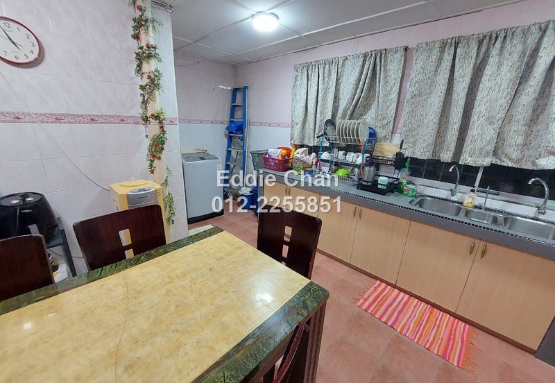 2-Storey Renovated, Freehold, Well-Maintained, Nice Location, Guarded