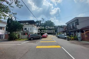 2-Storey Renovated, Freehold, Well-Maintained, Nice Location, Guarded