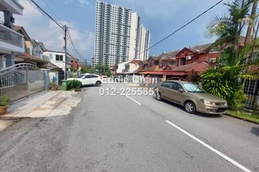 2-Storey Renovated, Freehold, Well-Maintained, Nice Location, Guarded