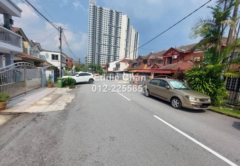 2-Storey Renovated, Freehold, Well-Maintained, Nice Location, Guarded