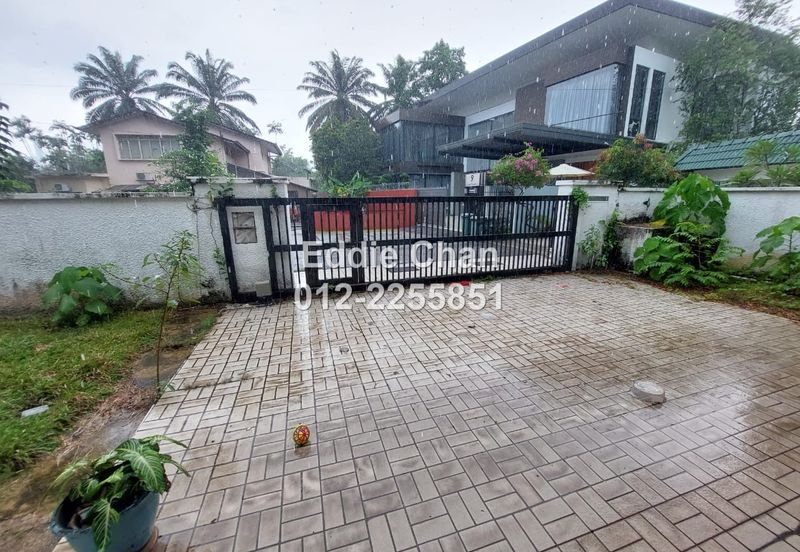 2-Storey Bungalow, Freehold, Individual Title, Facing South, Big Land Size