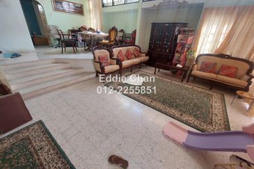 Huge 4472 sqft Semi-D, Freehold, Not Direct Facing House, Easy Parking