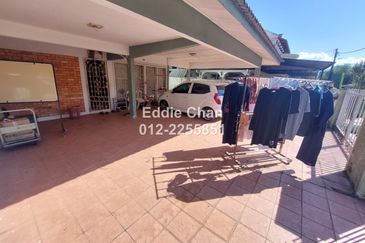 Huge 4472 sqft Semi-D, Freehold, Not Direct Facing House, Easy Parking