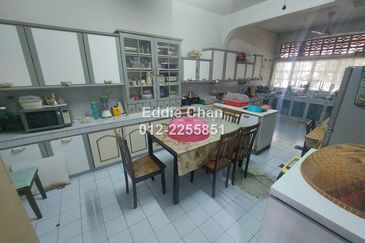 Huge 4472 sqft Semi-D, Freehold, Not Direct Facing House, Easy Parking