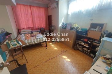 Huge 4472 sqft Semi-D, Freehold, Not Direct Facing House, Easy Parking