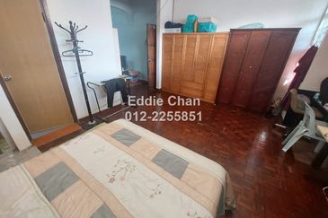 Huge 4472 sqft Semi-D, Freehold, Not Direct Facing House, Easy Parking