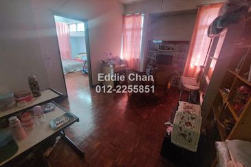 Huge 4472 sqft Semi-D, Freehold, Not Direct Facing House, Easy Parking