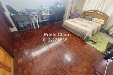 Huge 4472 sqft Semi-D, Freehold, Not Direct Facing House, Easy Parking