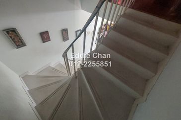 Huge 4472 sqft Semi-D, Freehold, Not Direct Facing House, Easy Parking