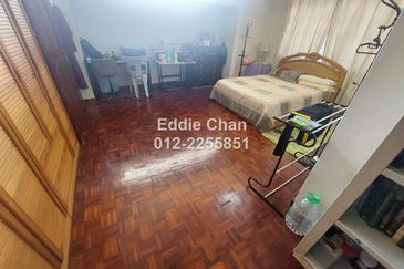 Huge 4472 sqft Semi-D, Freehold, Not Direct Facing House, Easy Parking