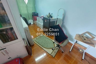 Huge 4472 sqft Semi-D, Freehold, Not Direct Facing House, Easy Parking