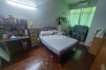 Huge 4472 sqft Semi-D, Freehold, Not Direct Facing House, Easy Parking