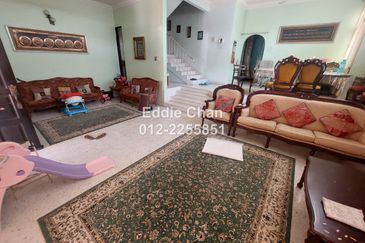 Huge 4472 sqft Semi-D, Freehold, Not Direct Facing House, Easy Parking