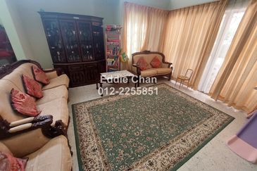 Huge 4472 sqft Semi-D, Freehold, Not Direct Facing House, Easy Parking