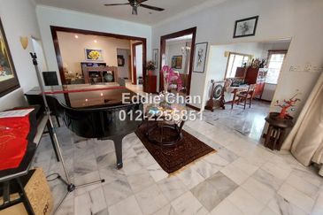 Fully Renovated 1.5-Storey Bungalow with Swimming Pool, 10k Sqft Land