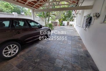 Fully Renovated 1.5-Storey Bungalow with Swimming Pool, 10k Sqft Land