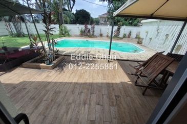 Fully Renovated 1.5-Storey Bungalow with Swimming Pool, 10k Sqft Land