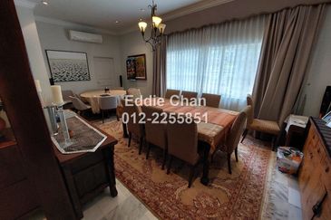 Fully Renovated 1.5-Storey Bungalow with Swimming Pool, 10k Sqft Land