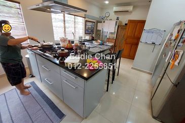 Fully Renovated 1.5-Storey Bungalow with Swimming Pool, 10k Sqft Land
