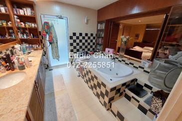 Fully Renovated 1.5-Storey Bungalow with Swimming Pool, 10k Sqft Land