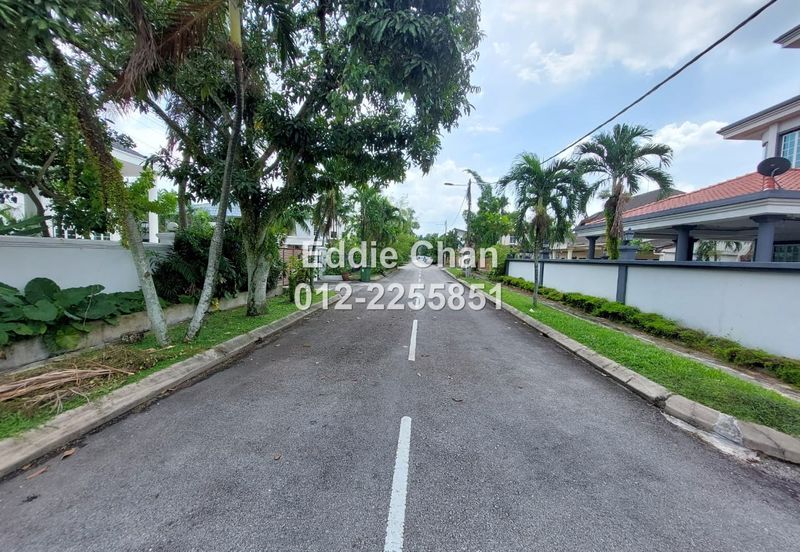 2.5-Storey Bungalow with Swimming Pool, Leasehold 53 years remaining