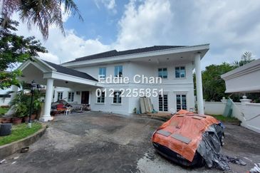 2.5-Storey Bungalow with Swimming Pool, Leasehold 53 years remaining