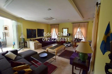 2.5-Storey Bungalow with Swimming Pool, Leasehold 53 years remaining