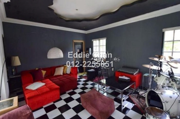 2.5-Storey Bungalow with Swimming Pool, Leasehold 53 years remaining