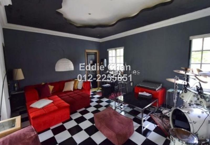 2.5-Storey Bungalow with Swimming Pool, Leasehold 53 years remaining