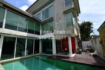 2.5-Storey Bungalow with Swimming Pool, Leasehold 53 years remaining