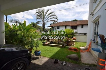 2.5-Storey Bungalow with Swimming Pool, Leasehold 53 years remaining