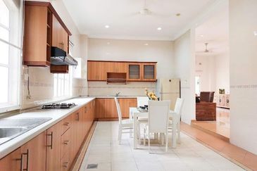 IOI Beverly Row @ IOI Resort City