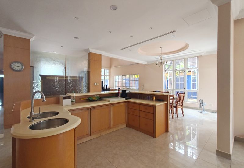 Perdana Lakeview East