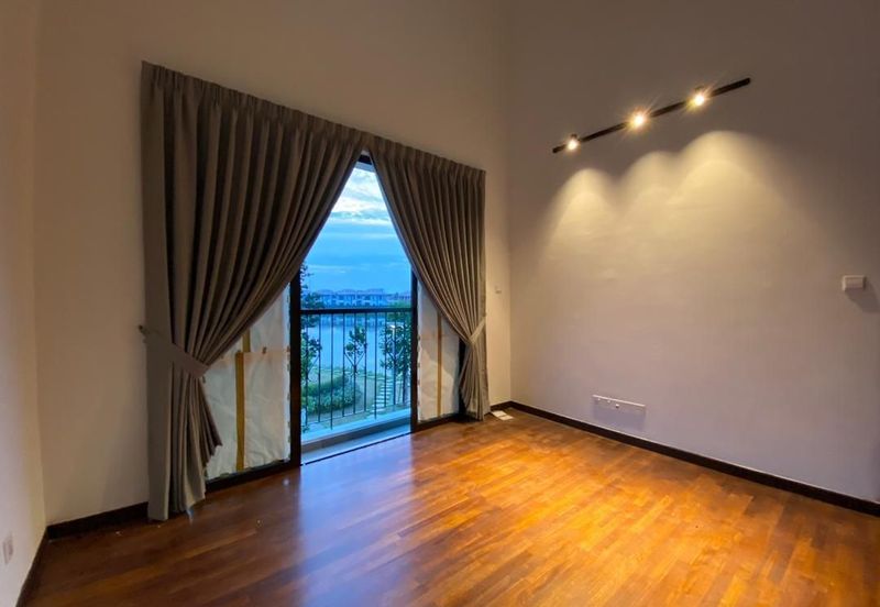 Jewels of Grasmere, Setia Marina