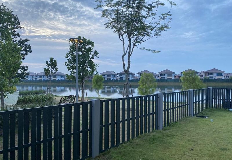 Jewels of Grasmere, Setia Marina