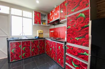 TAMAN PUTERI HILLPARK