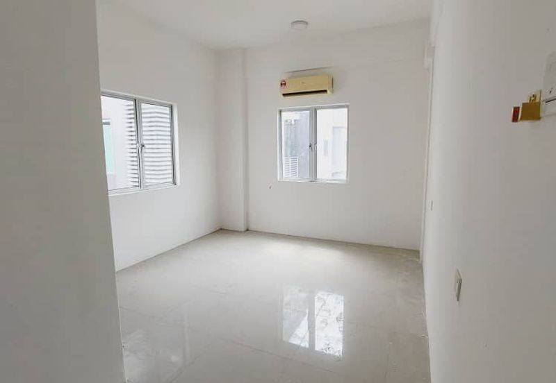 KAMPUS WEST CITY CONDOMINIUM, KAMPAR