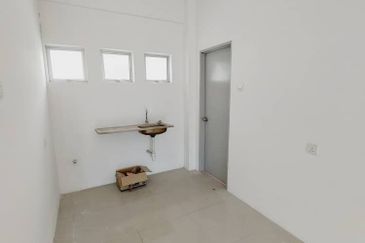 KAMPUS WEST CITY CONDOMINIUM, KAMPAR