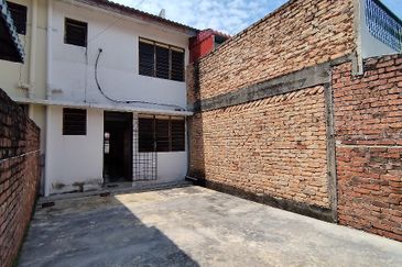 TAMAN CAHAYA BERCHAM