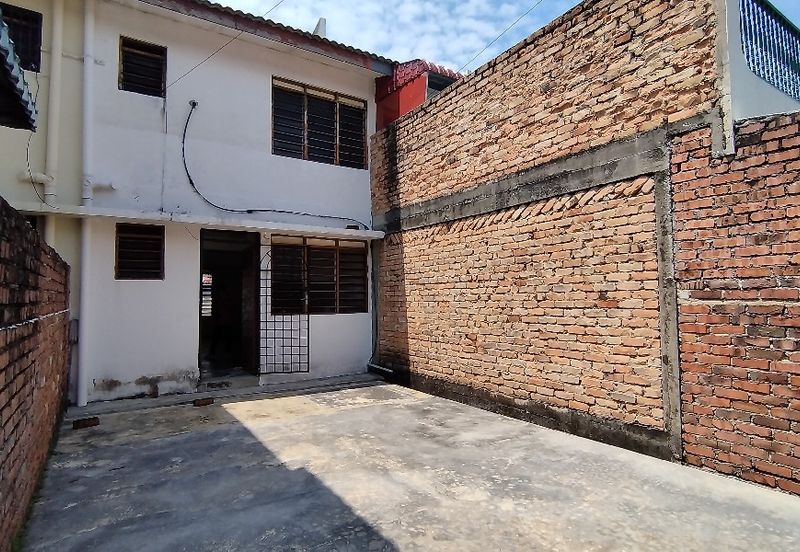 TAMAN CAHAYA BERCHAM