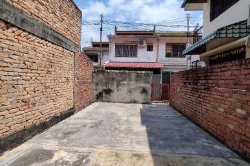 TAMAN CAHAYA BERCHAM