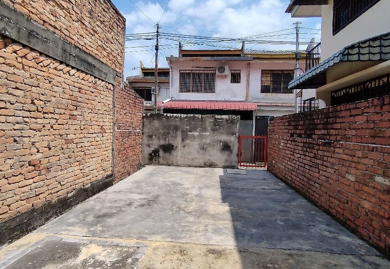 TAMAN CAHAYA BERCHAM