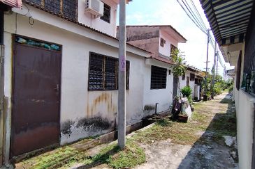 TAMAN CAHAYA BERCHAM