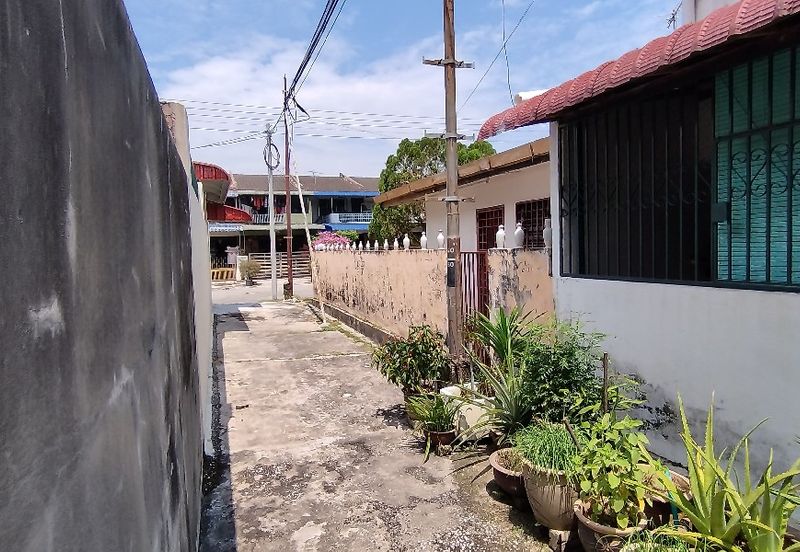 TAMAN CAHAYA BERCHAM