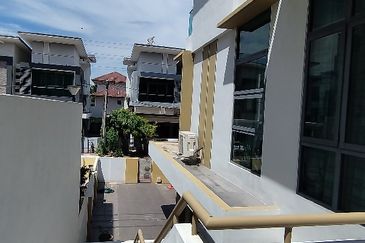 Taman Lapangan Hartamas Botani