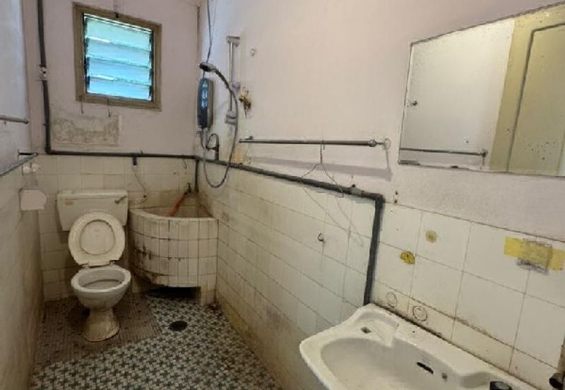 OFF JALAN PASIR PUTEH