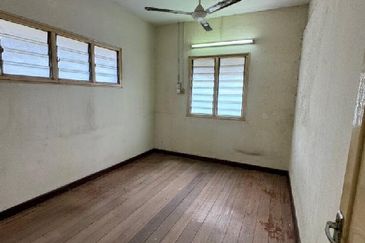 OFF JALAN PASIR PUTEH