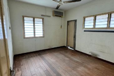 OFF JALAN PASIR PUTEH